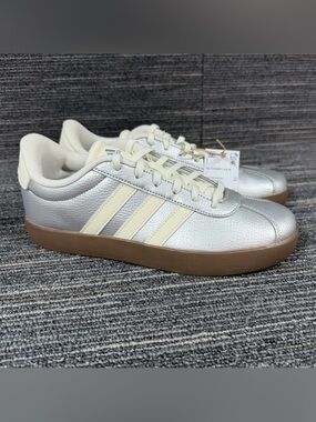 adidas VL Court 3.0 K Silver Metallic/Off White/ Gum Sneaker Youth 7 Women’s 8.5